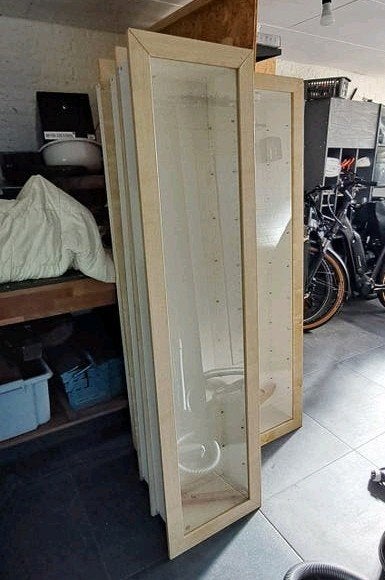 IKEA Vitrinekast BERTBY, Huis en Inrichting, Ophalen, Minder dan 50 cm, Overige houtsoorten, Modern