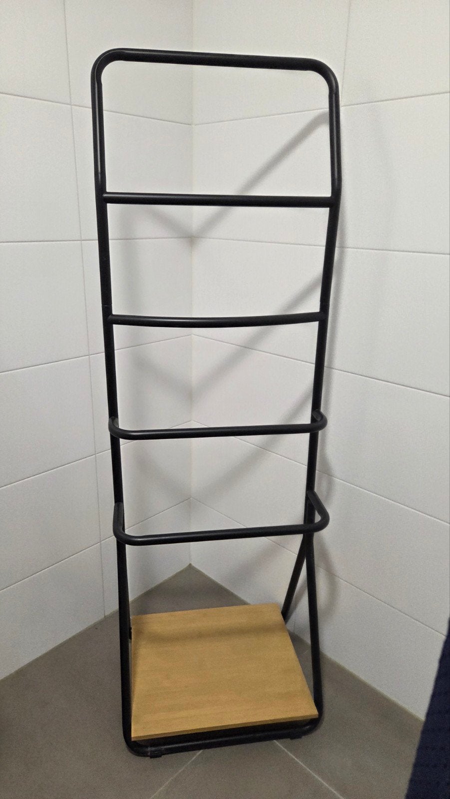 Handdoekenrek met houten plank, Ophalen, Gebruikt, Zwart, Metaal