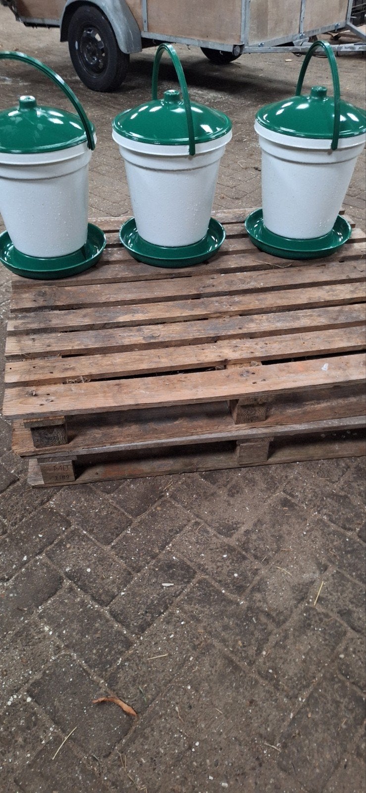 drinkemmer pluimvee, Ophalen, Drinken en Voederen