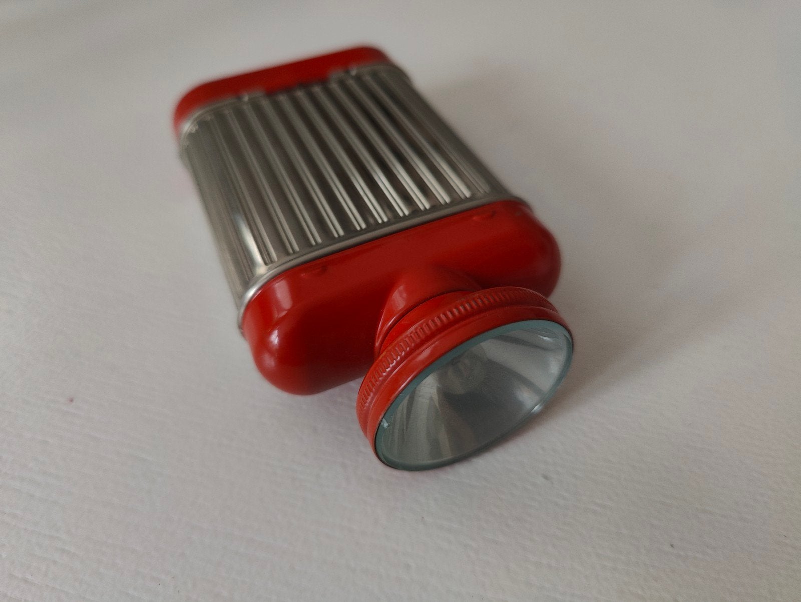 Vintage Zaklamp - Klassiek Rood Design, Ophalen of Verzenden, Gebruikt, Batterij