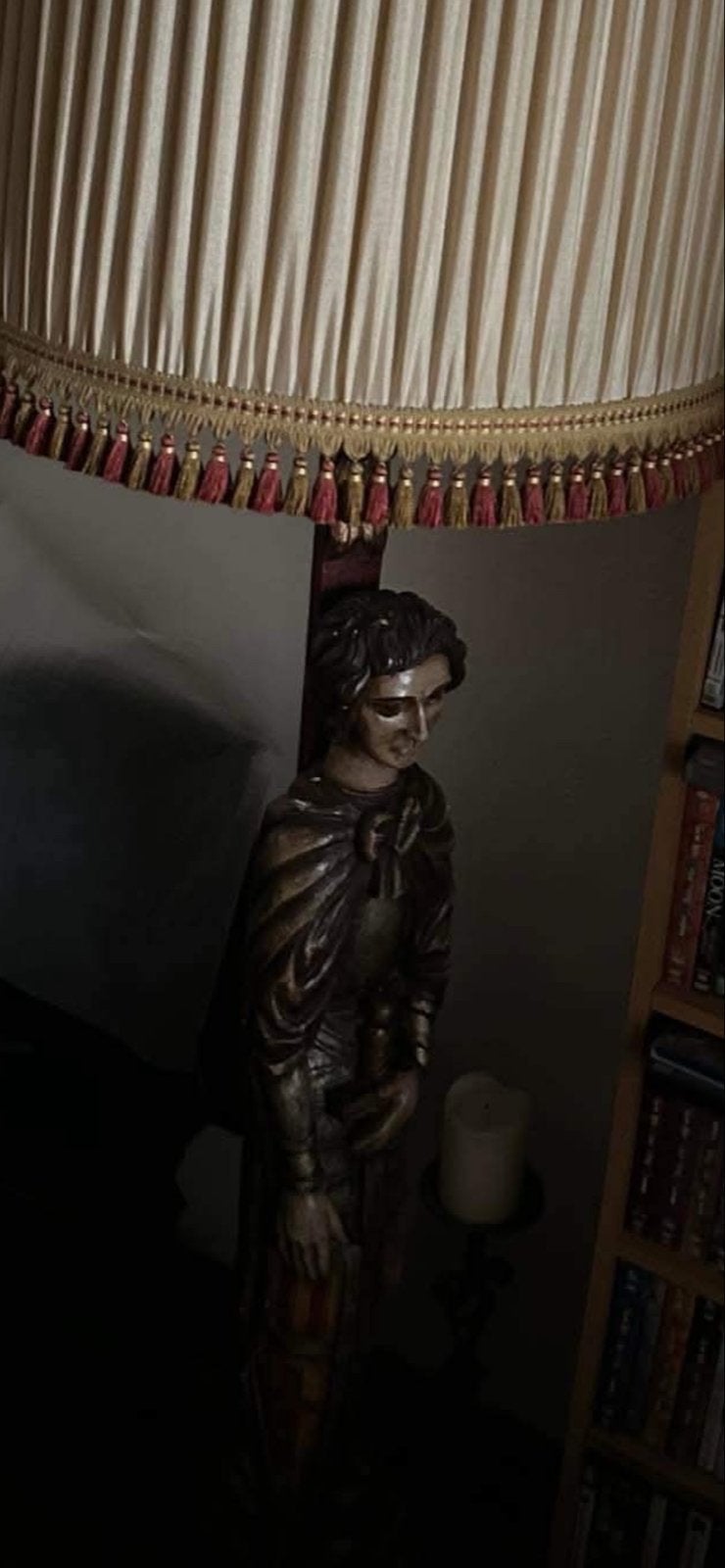 Antieke vloerlamp met gedetailleerde figuur, Ophalen