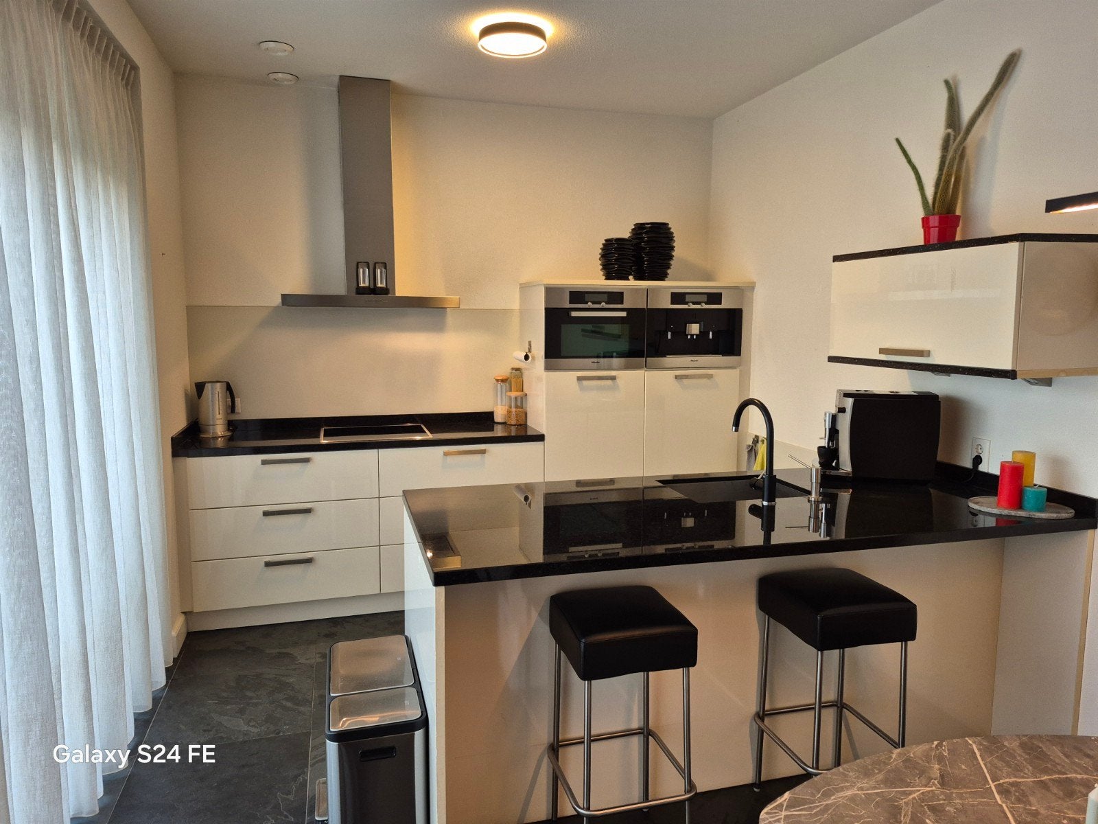 Complete keuken met Miele, AEG en Falmec apparatuur, Ophalen, Combimagnetron, Gebruikt, Inbouw