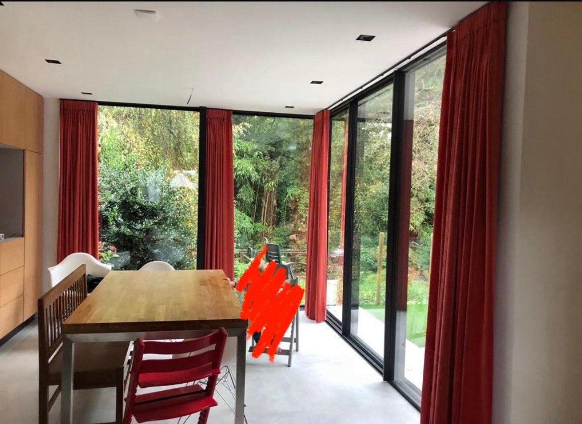 Velvet rode gordijnen van Vaudain, 5 stuks, Huis en Inrichting, Stoffering | Gordijnen en Lamellen, Ophalen, Zo goed als nieuw