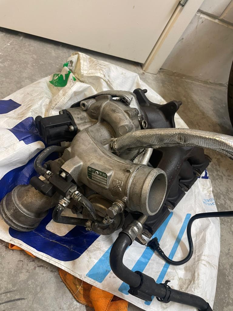 Turbo met uitlaatspruitstuk VW Golf 6 1.8 TSI, Ophalen of Verzenden, Gebruikt, Volkswagen