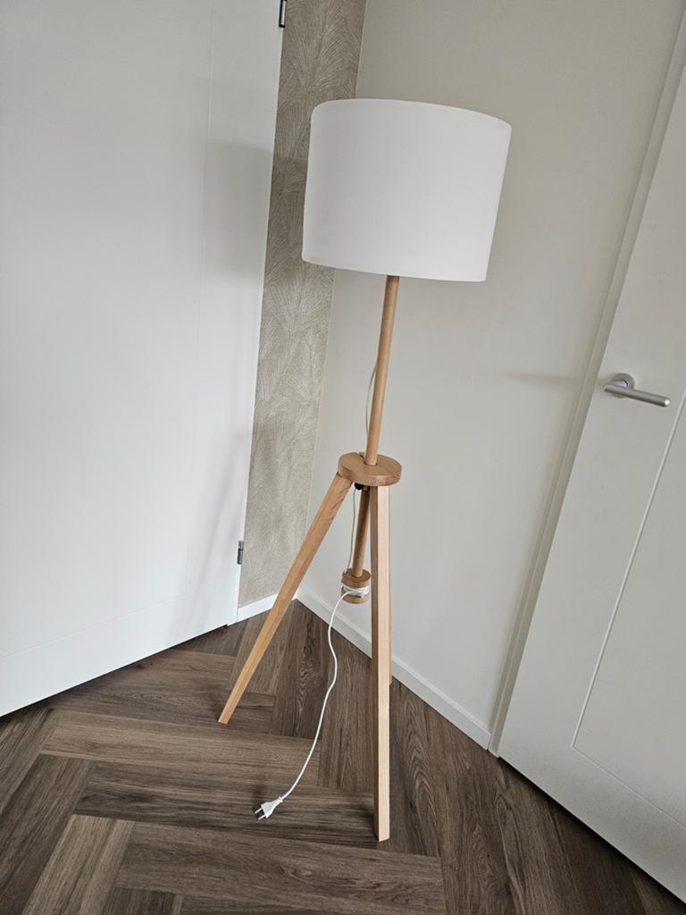 IKEA LAUTERS esse vloerlamp / staande lamp, Huis en Inrichting, Lampen | Vloerlampen, Ophalen of Verzenden, 150 tot 200 cm, Hout