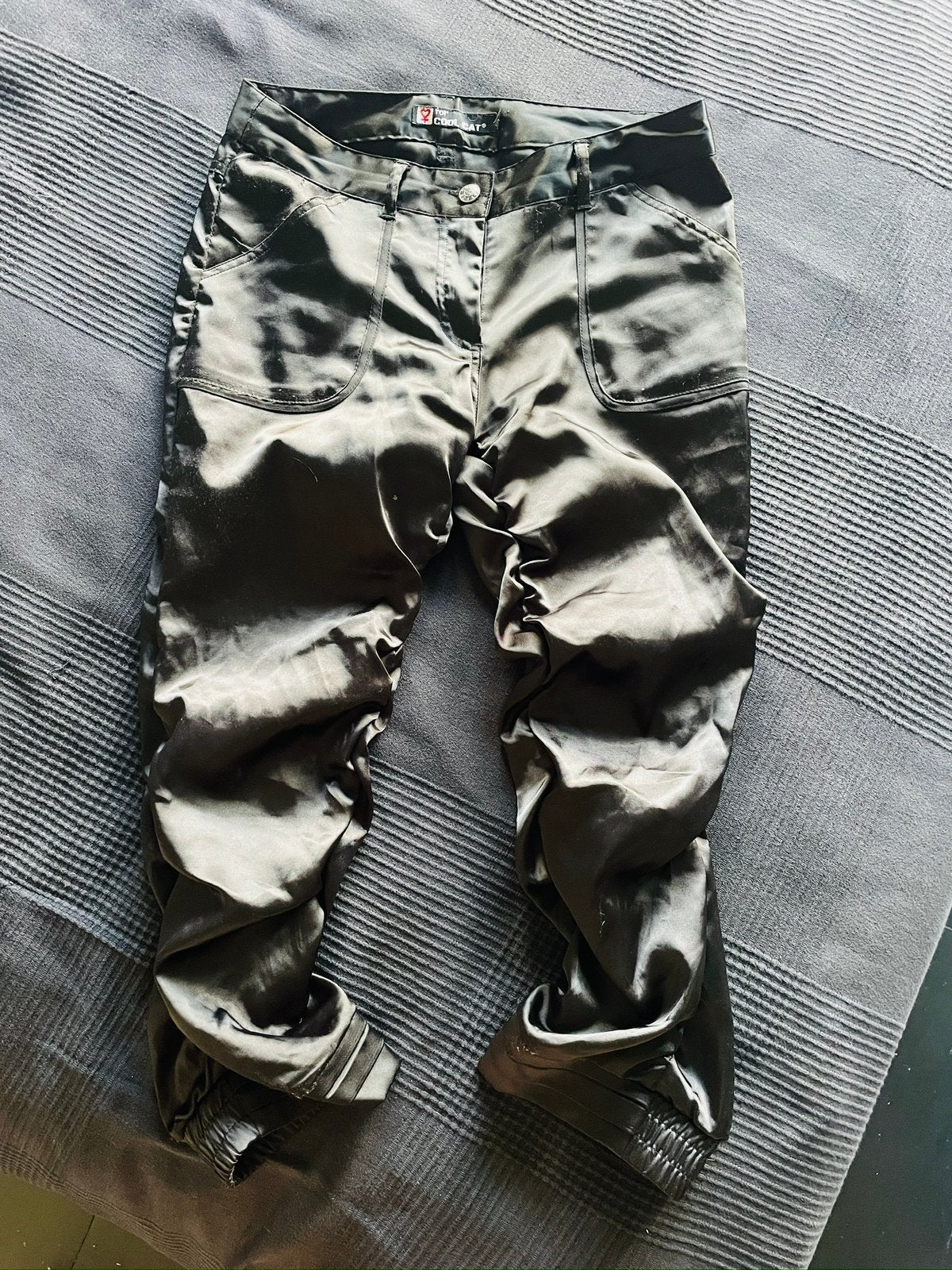 Glimmende zwarte broek, maat S, Coolcat, Ophalen of Verzenden, Zo goed als nieuw, Zwart, Lang