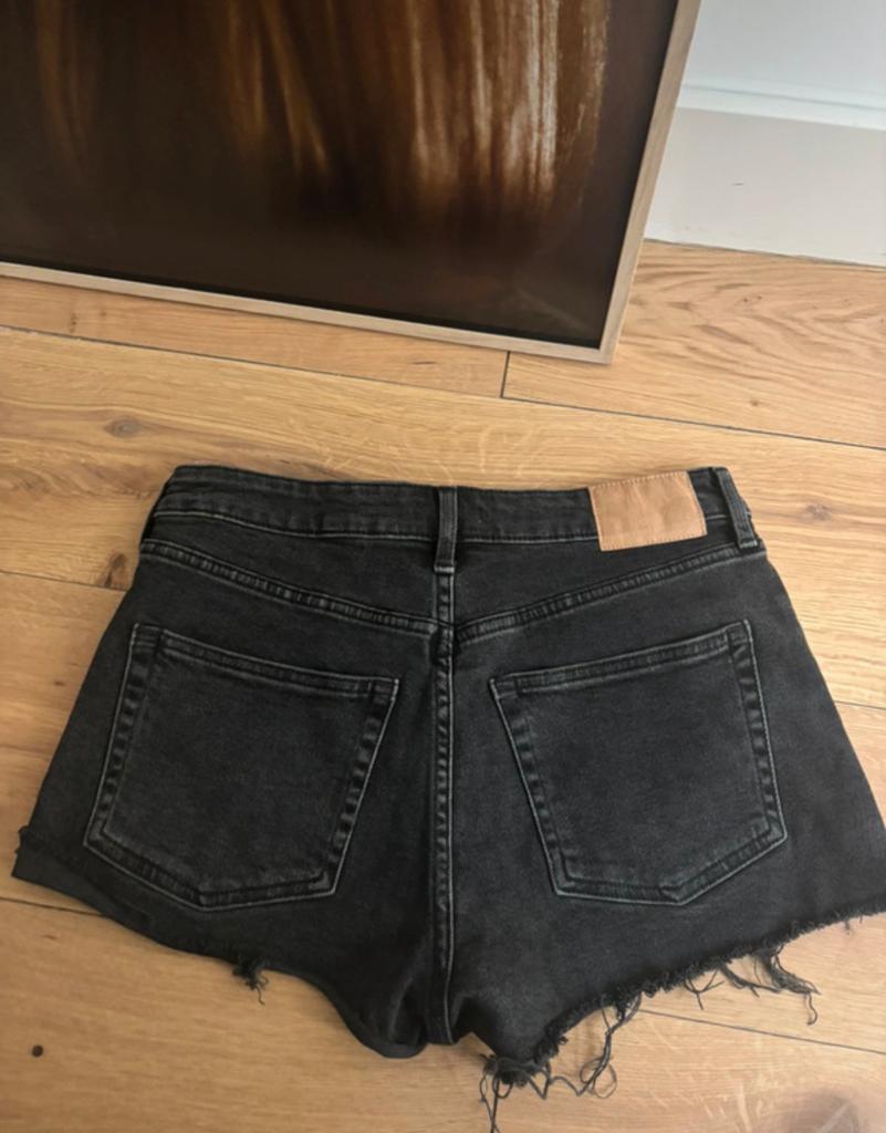 H&M korte zwarte spijkerbroek, donker grijs jeans short, 38, Maat 38/40 (M), Kort, Zwart, Nieuw