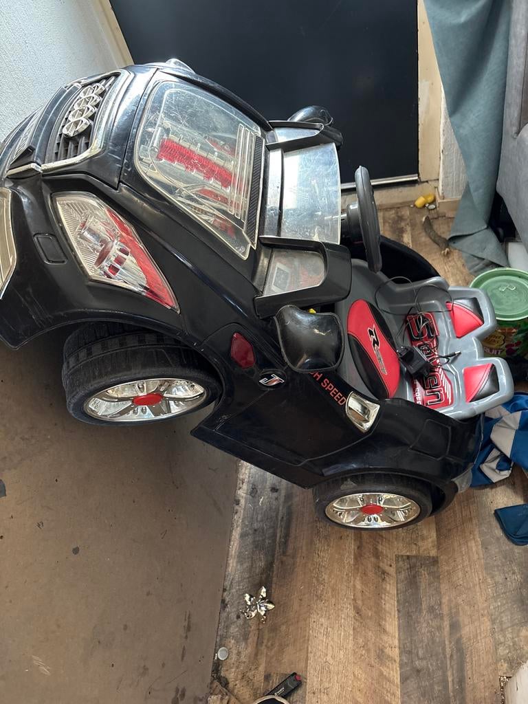 Zwarte elektrische kinderauto - Gebruikt, Kinderen en Baby's, Speelgoed | Speelgoedvoertuigen, Ophalen of Verzenden, Gebruikt