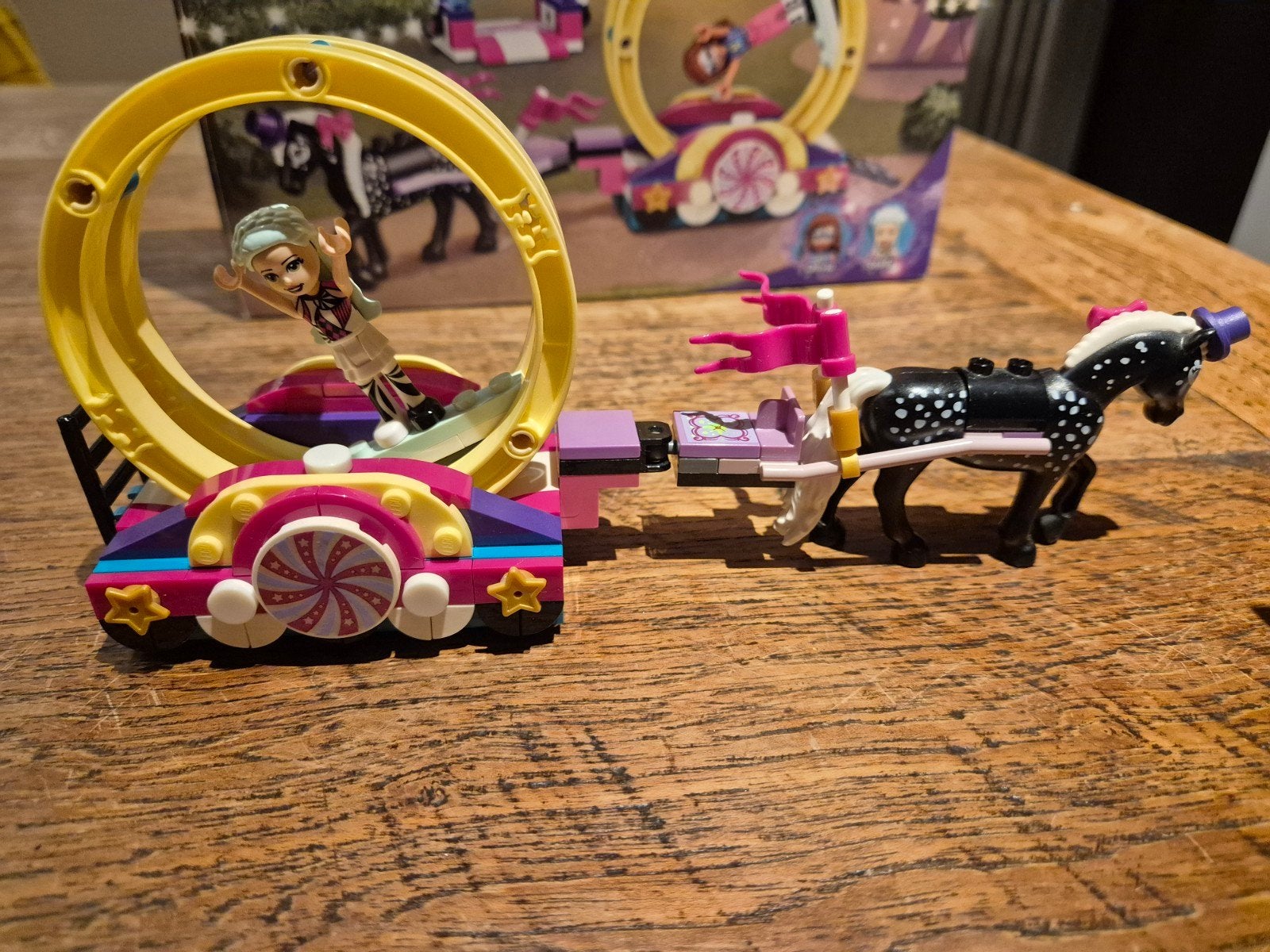 LEGO Friends 41686 Magische Acrobatiek Show, Kinderen en Baby's, Lego, Friends, Ophalen of Verzenden, Zo goed als nieuw