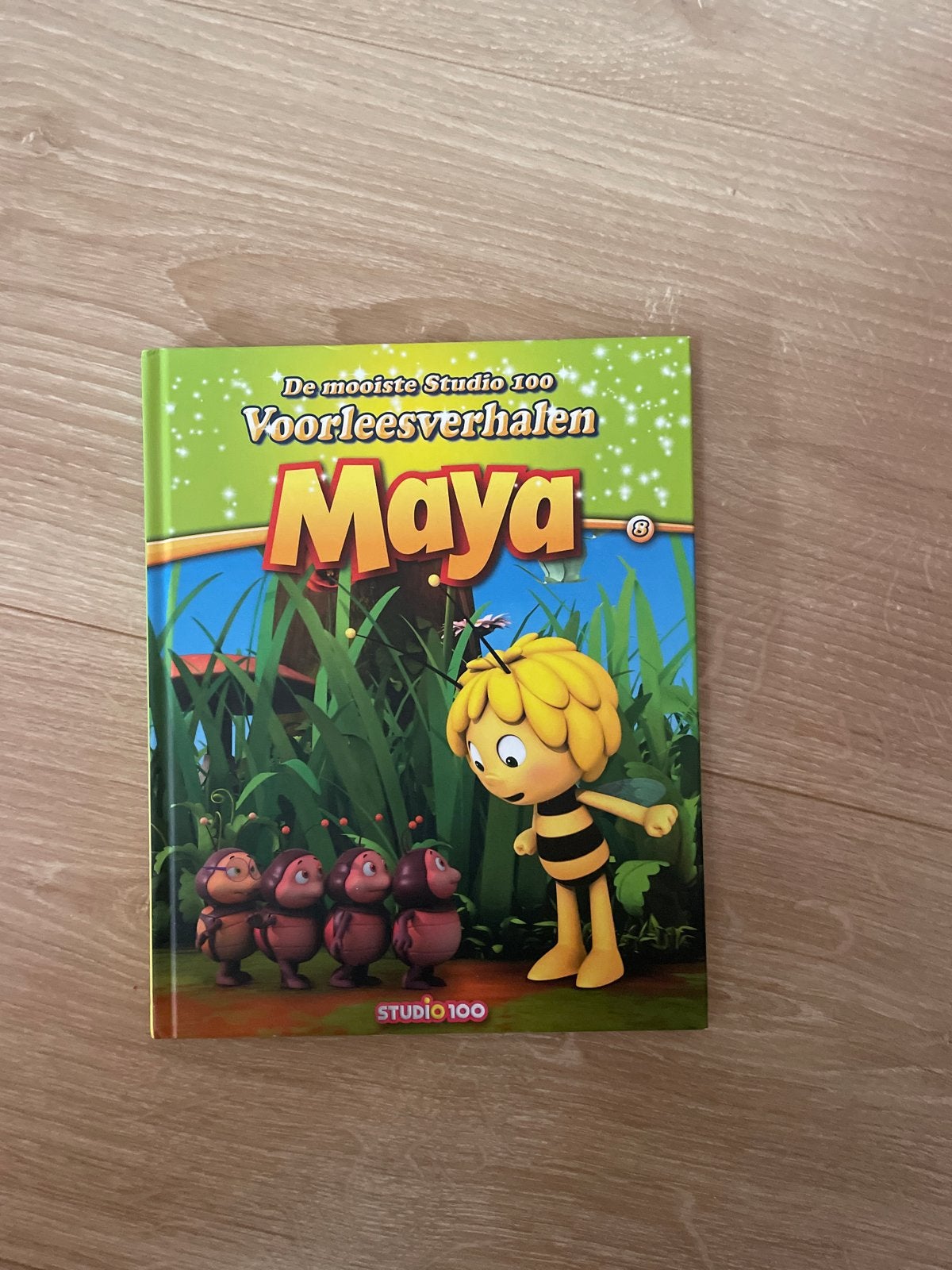 De mooiste Studio 100 Voorleesverhalen Maya, Boeken, Jongen of Meisje, Ophalen of Verzenden, Zo goed als nieuw, Voorleesboek