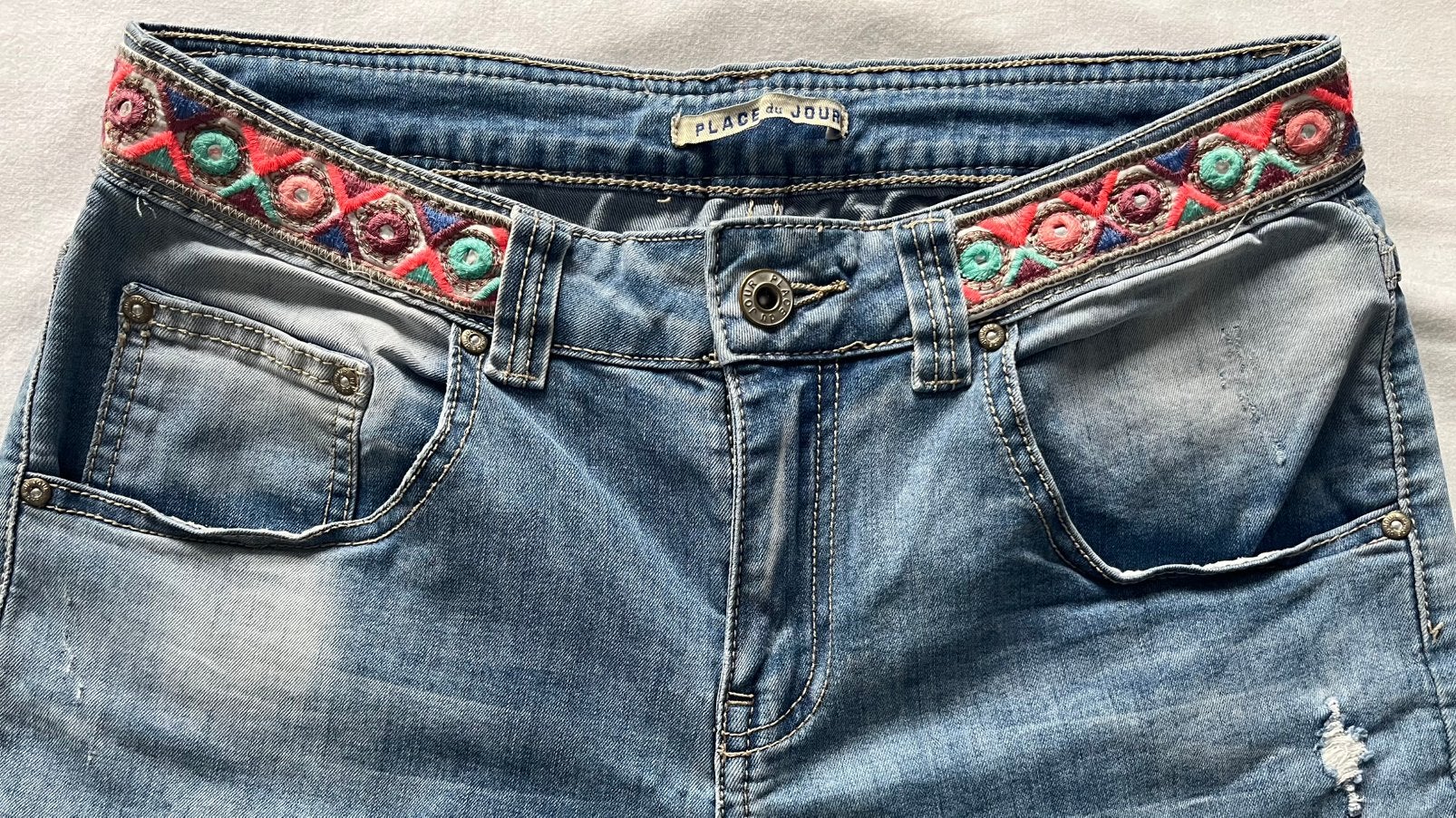 Place du Jour – boho/Ibiza jeans short mt 38 geborduurd, Kleding | Dames, Spijkerbroeken en Jeans, Ophalen of Verzenden, Zo goed als nieuw