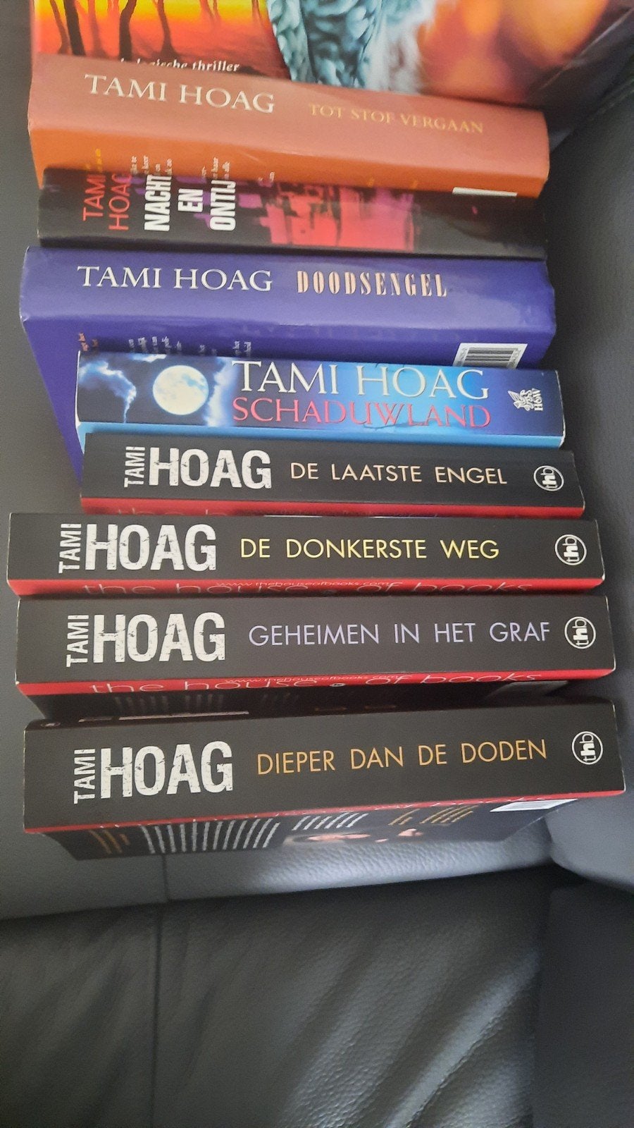 8 x TAMI HOAG VOOR 15 EURO - 2.50 PER STUK ZIE FOTO'S INFO!, Boeken, Ophalen of Verzenden, Zo goed als nieuw, Tami Hoag, Amerika