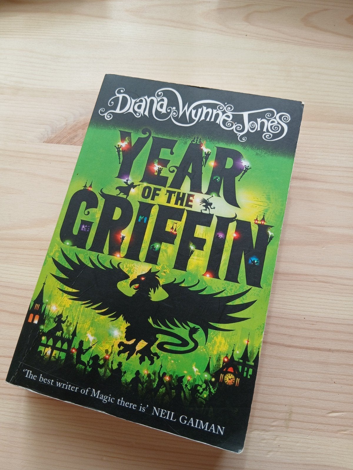 Year of the Griffin - Diana Wynne Jones (Engels), Boeken, Ophalen of Verzenden, Gelezen, Diana Wynne Jones