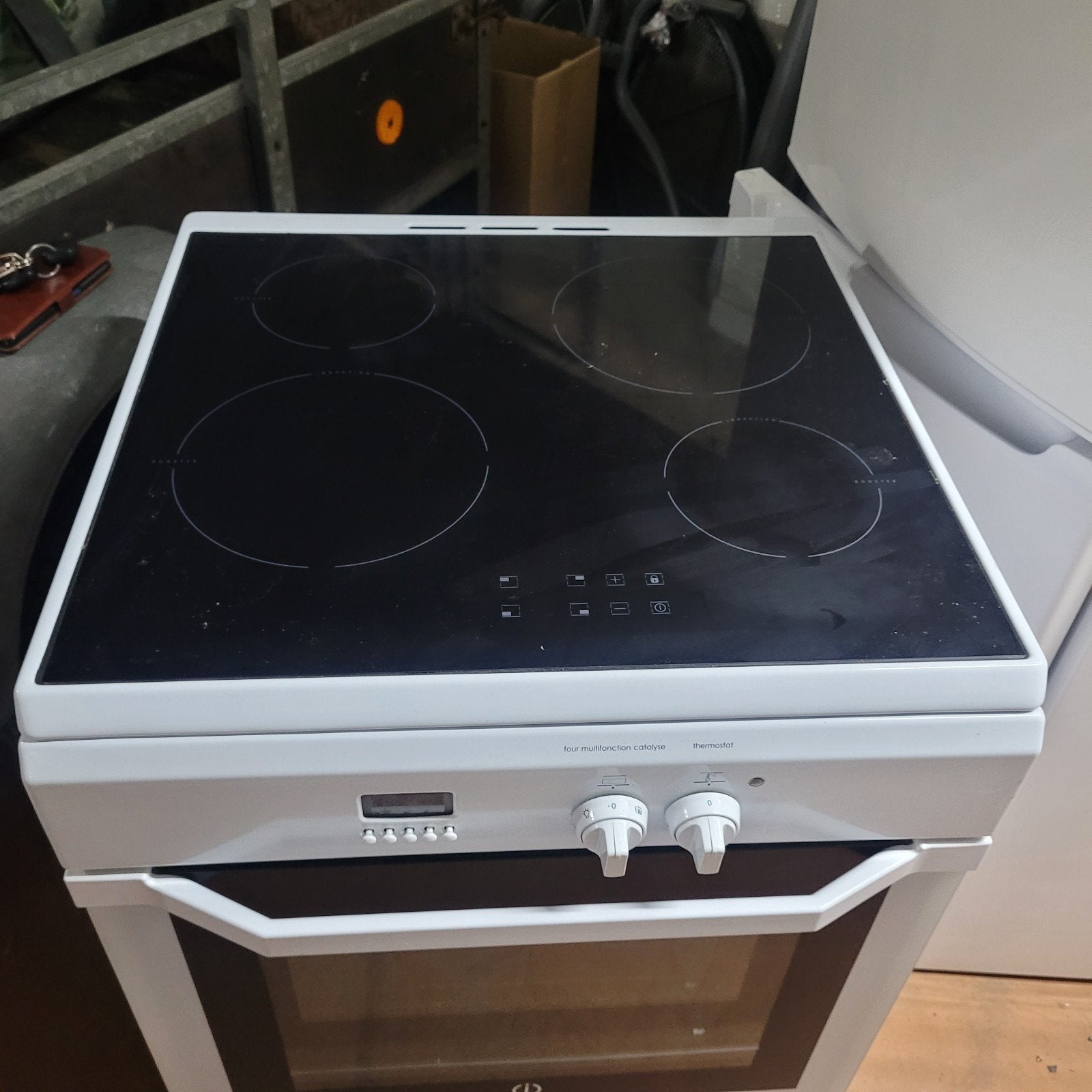 Indesit Vrijstaand Keramisch Fornuis met Oven, Witgoed en Apparatuur, Ophalen, Gebruikt, Hete lucht, 60 cm of meer