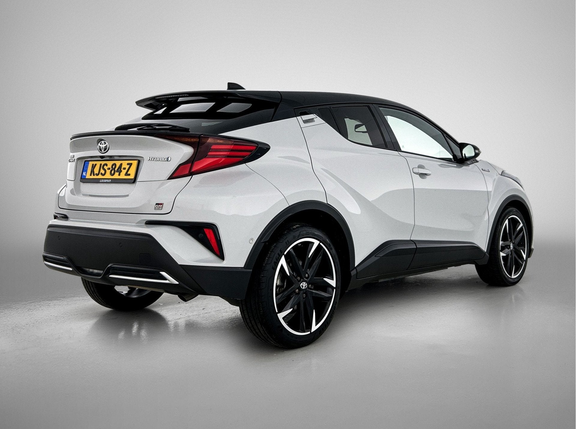 Toyota C-HR 1.8 Hybrid GR-Sport | Navigatie | Stoelverwarmin, 12 maanden, Zwart, 4 cilinders, 122 pk