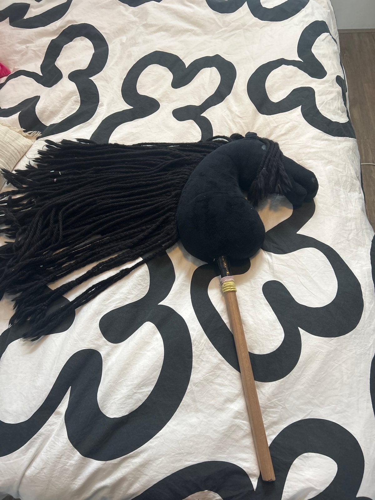 Zwart Hobbyhorse Stokpaard met Lange Manen, Ophalen, Zo goed als nieuw, Jongen of Meisje