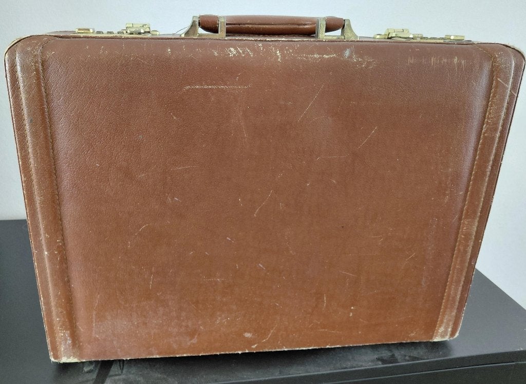 Lederen vintage attaché koffer met gebruikssporen, Gebruikt, Verzenden, 35 tot 45 cm, Minder dan 50 cm