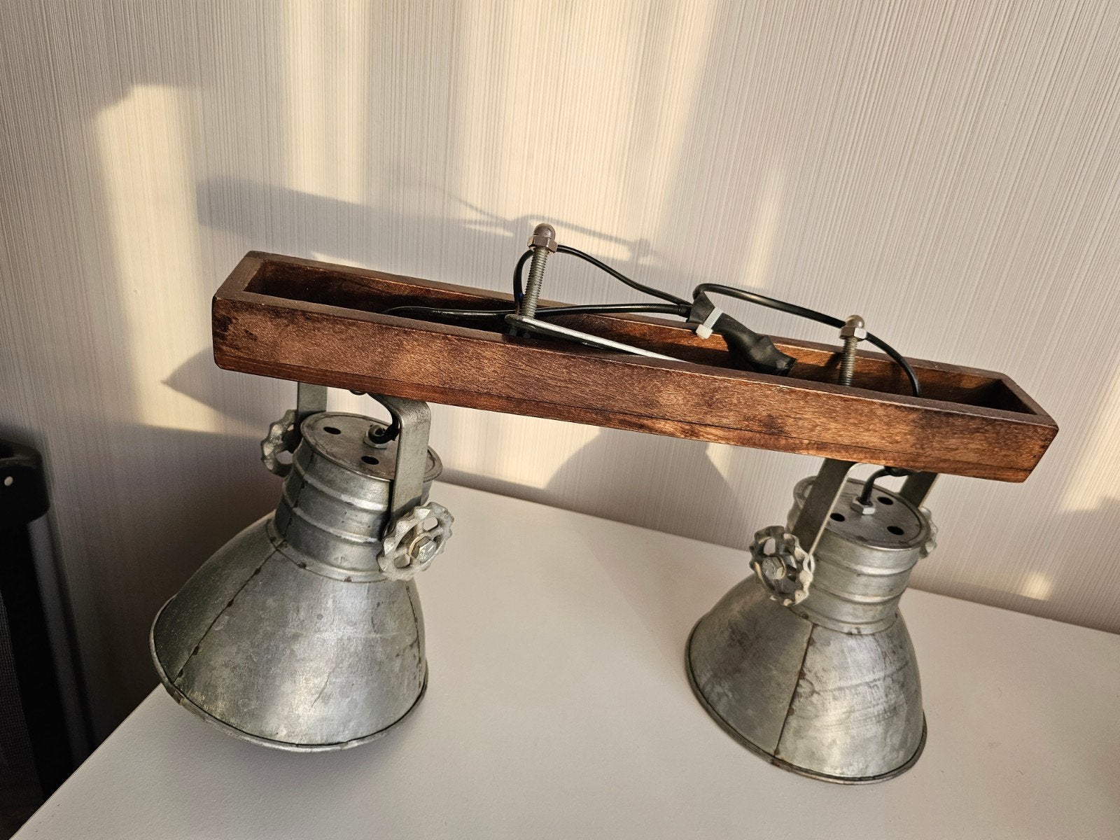 IndustriÃ«le plafondlamp met houten balk en metalen kappen, Ophalen, Gebruikt, Industrieel, E27 (groot)