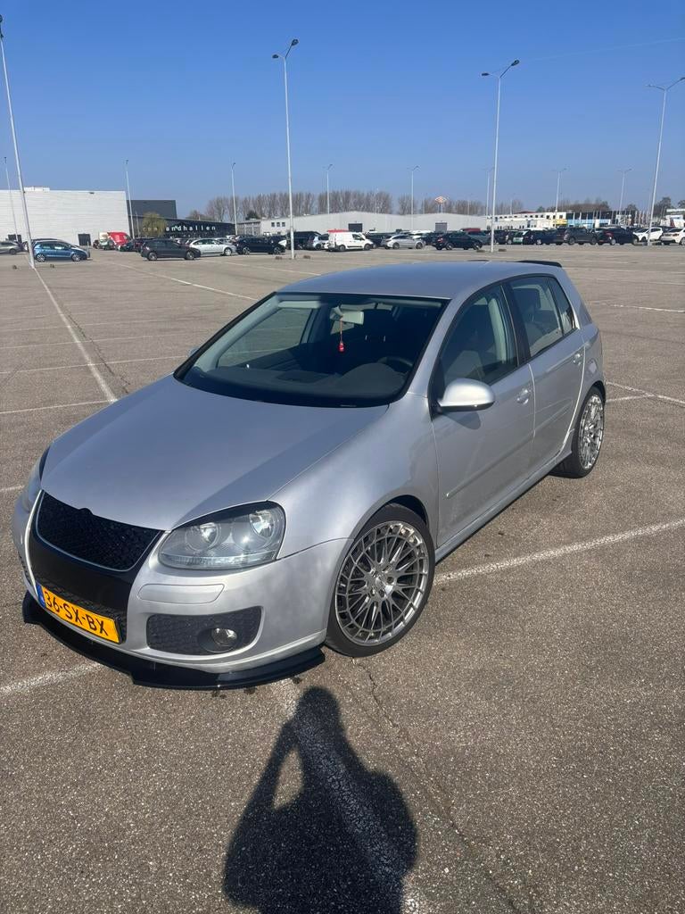 Volkswagen Golf 2.0 FSI 110KW 5D 2004 Grijs, Voorwielaandrijving, Stof, Zwart, 4 cilinders