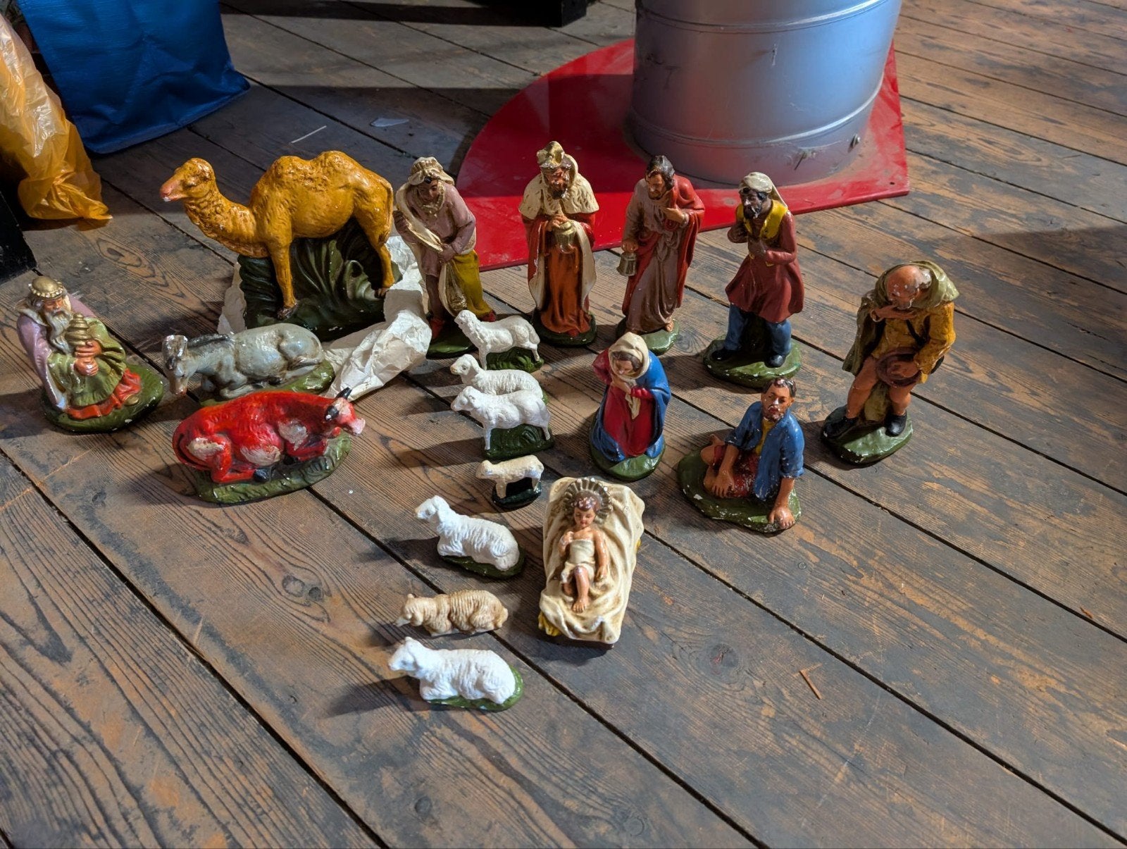 Vintage Kerststal Beelden Set - Compleet en Handgeschilderd, Verzamelen, Ophalen, Gebruikt, Beeld(je), Christendom | Katholiek