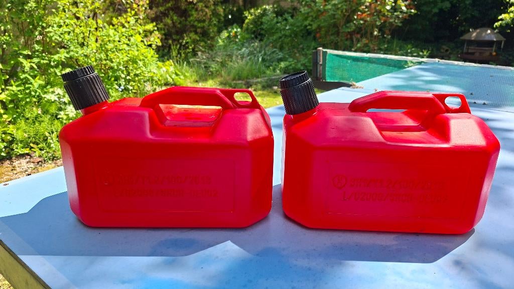 Benzine tank 5 liter 2 stuks, Ophalen of Verzenden, Zo goed als nieuw, Motor en Techniek