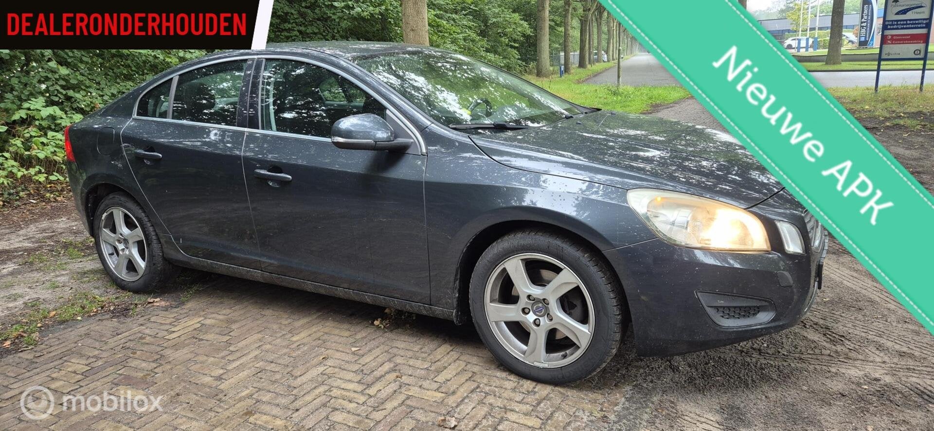 Dealer Onderhouden Volvo S60 1.6 D2 Momentum/Aut/Clima/Navi/, Zwart, 4 cilinders, S60, 23 km/l