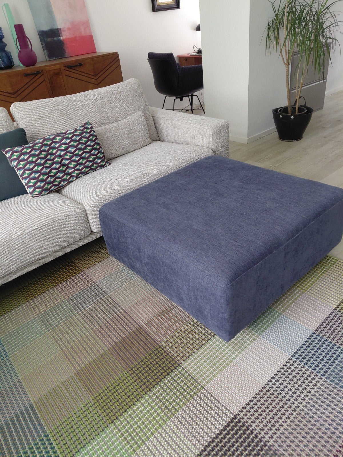 Grote blauwe Montel poef/hocker/voetenbank 95x95 cm, Huis en Inrichting, Banken | Voetenbanken en Poefen, Ophalen, Zo goed als nieuw