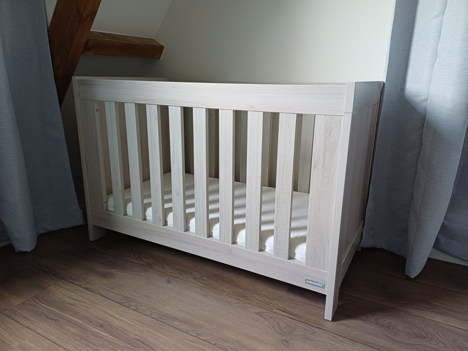 Ledikant en commode, babykamer, Kinderen en Baby's, Kinderkamer | Complete kinderkamers, Ophalen, Zo goed als nieuw, Jongetje of Meisje