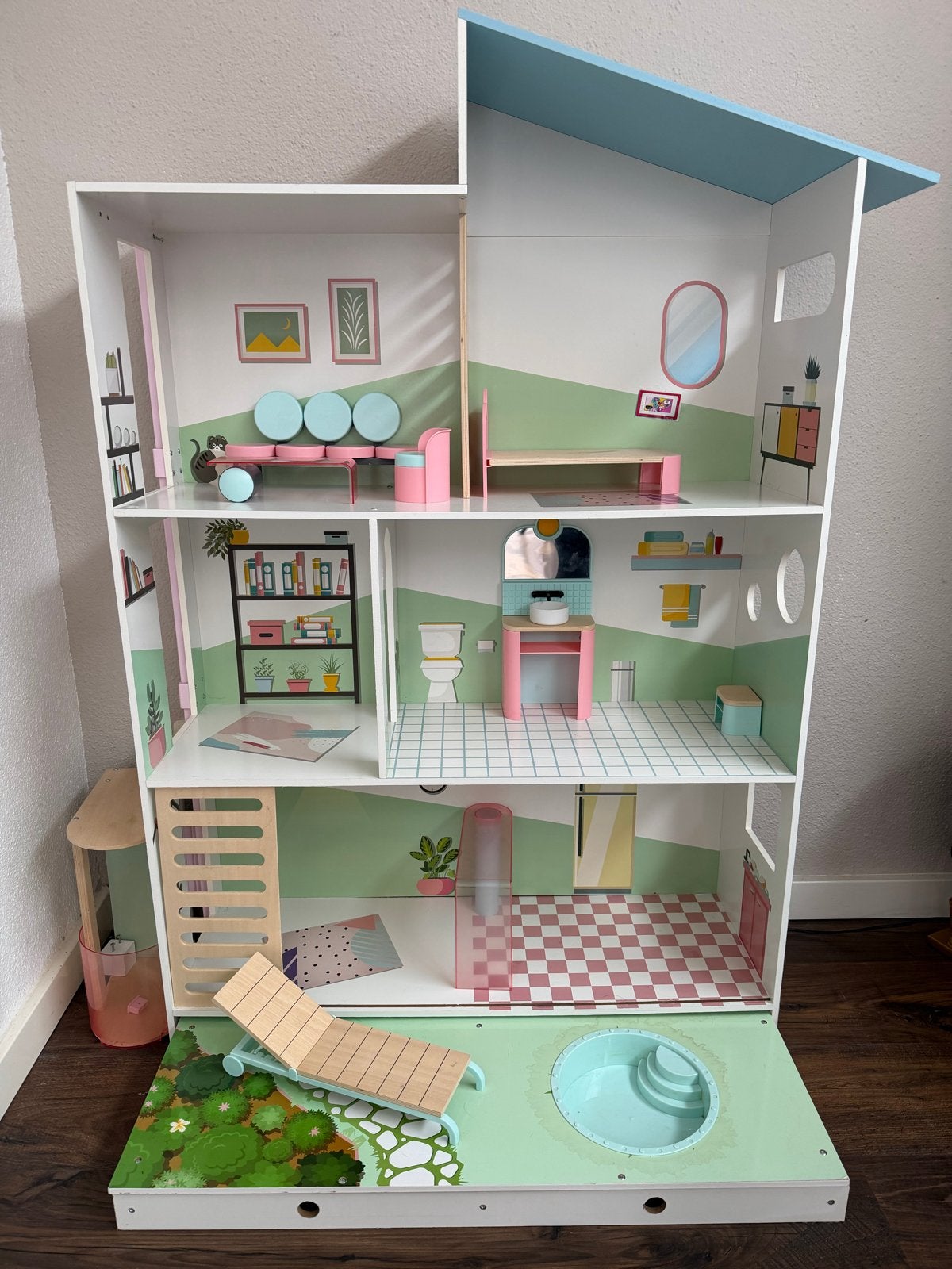 Groot Houten Poppenhuis/ barbiehuis met Zwembad en Lift, Ophalen of Verzenden, Gebruikt, Jongen of Meisje