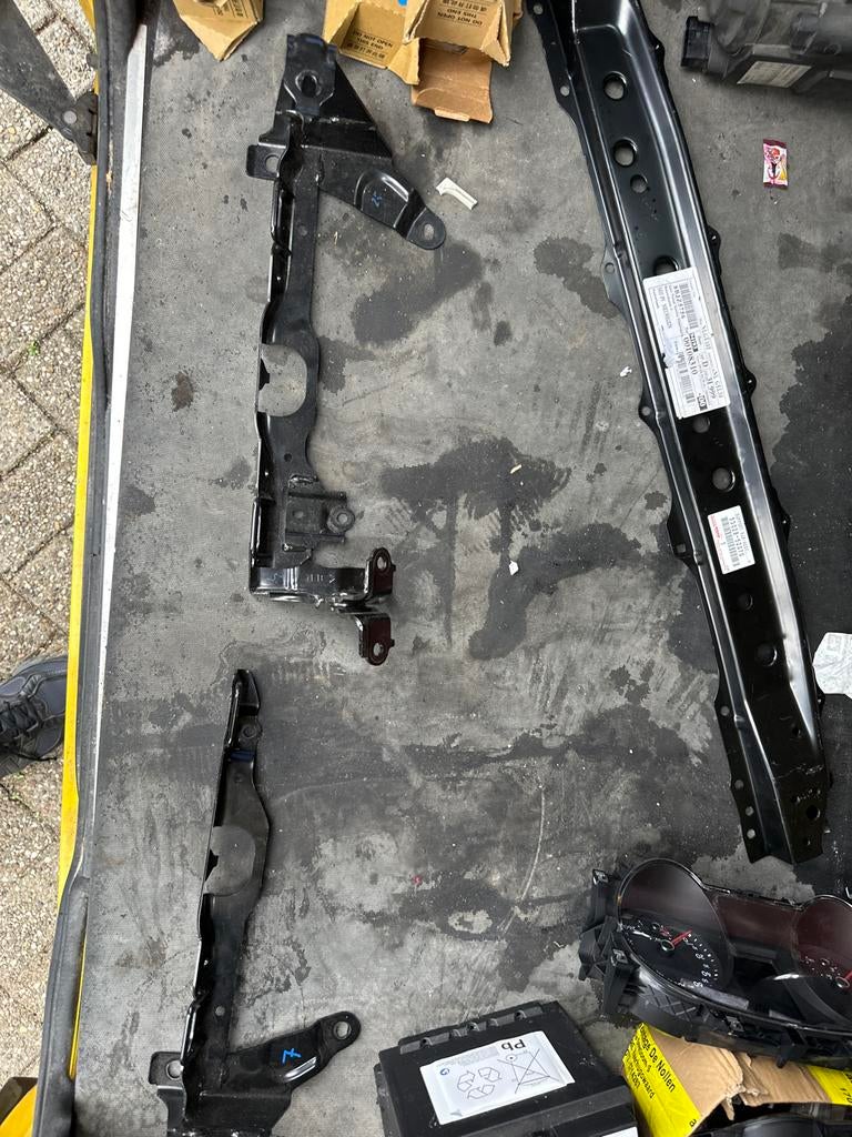 Toyota Yaris Achterbank Bevestigingspunten, Auto-onderdelen, Ophalen, Gebruikt, Achter, Toyota