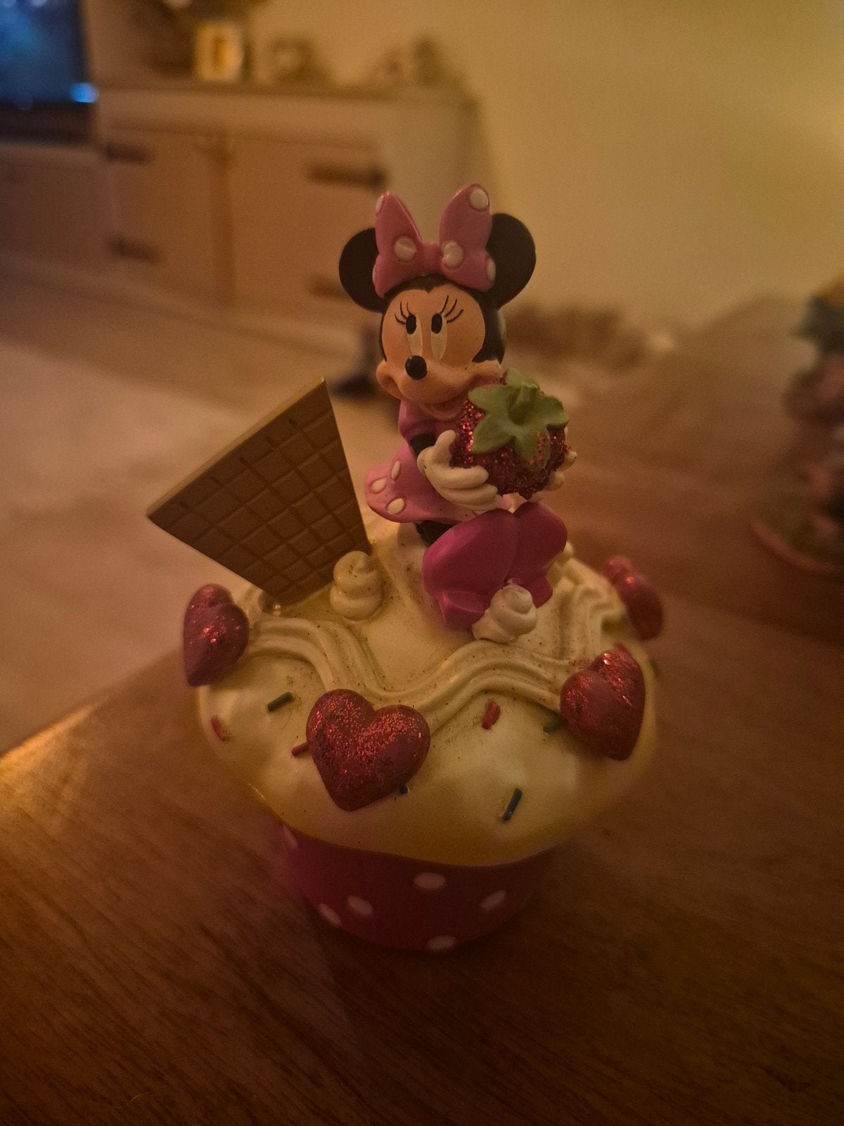 Disneyland Paris Exclusief - Minnie Mouse Cupcake Sieradendo, Ophalen of Verzenden, Mickey Mouse