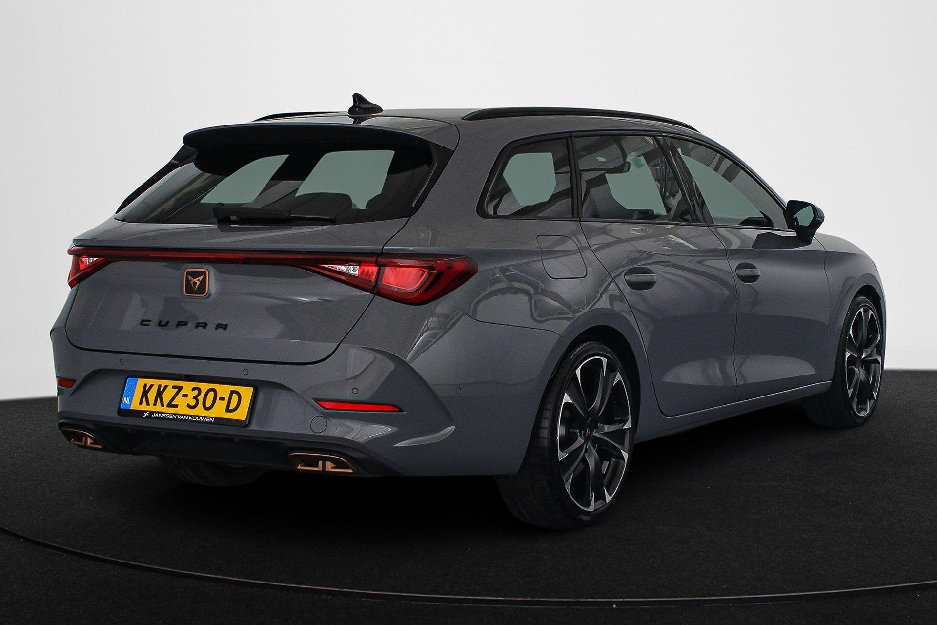 CUPRA Leon Sportstourer 1.4 e-Hybrid VZ Performance 245PK Me, Auto's, Gebruikt, Leon, Hybride Elektrisch/Benzine, 1500 kg