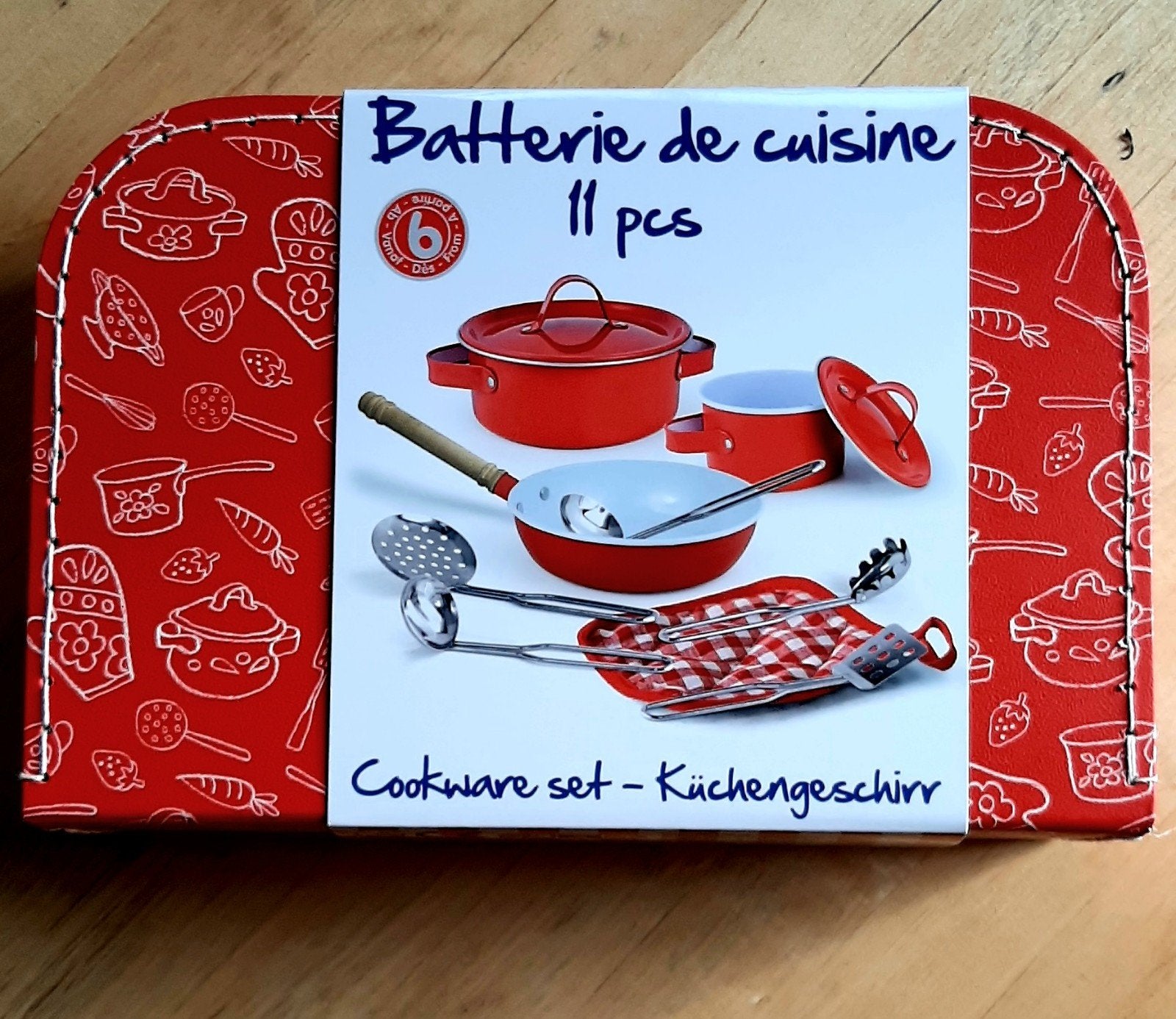 Rood koffertje met 11 delig keukenspulletjes nieuw., Ophalen of Verzenden, Nieuw, Overige materialen, Speelkeuken-accessoire