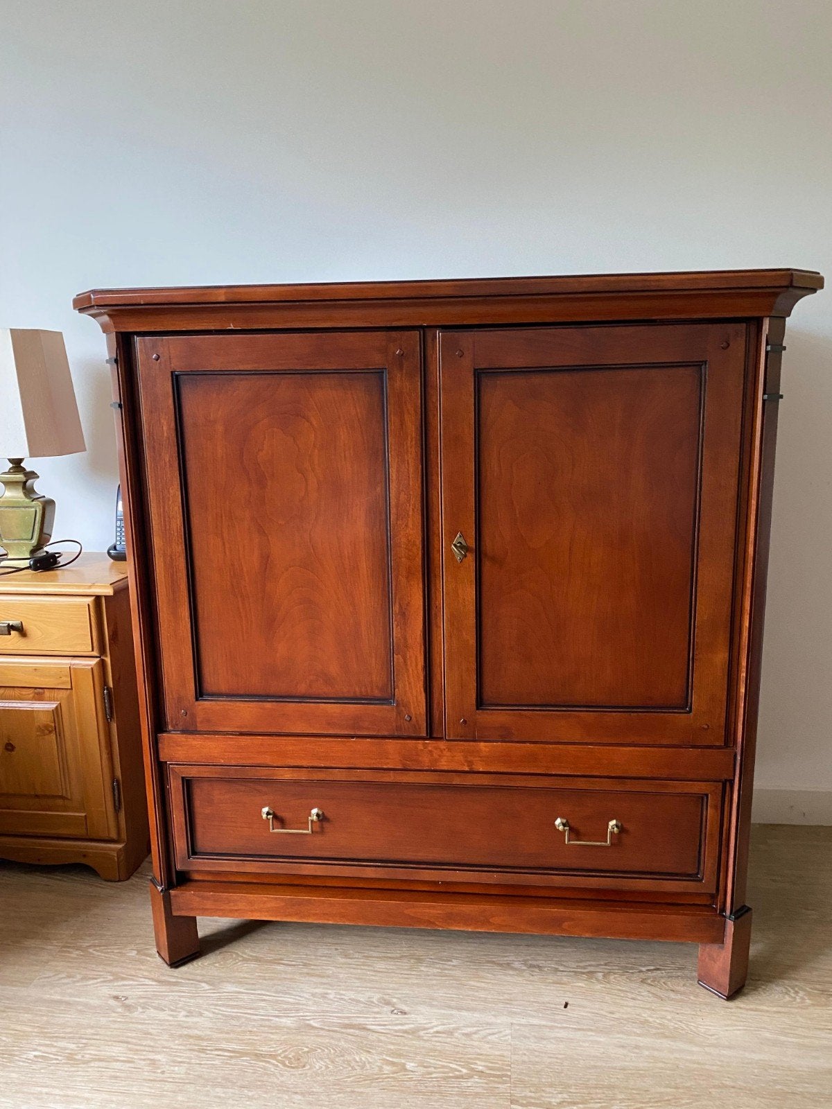 kersenhouten tv kast met na binnen draaiend deurtjes, Huis en Inrichting, Ophalen, 100 tot 150 cm, 100 tot 150 cm, Zo goed als nieuw