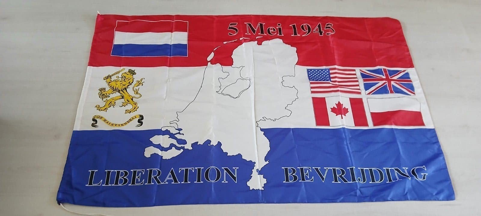 146 x 93 cm 5 mei 1945 vlag liberation bevrijding, Ophalen of Verzenden, Zo goed als nieuw