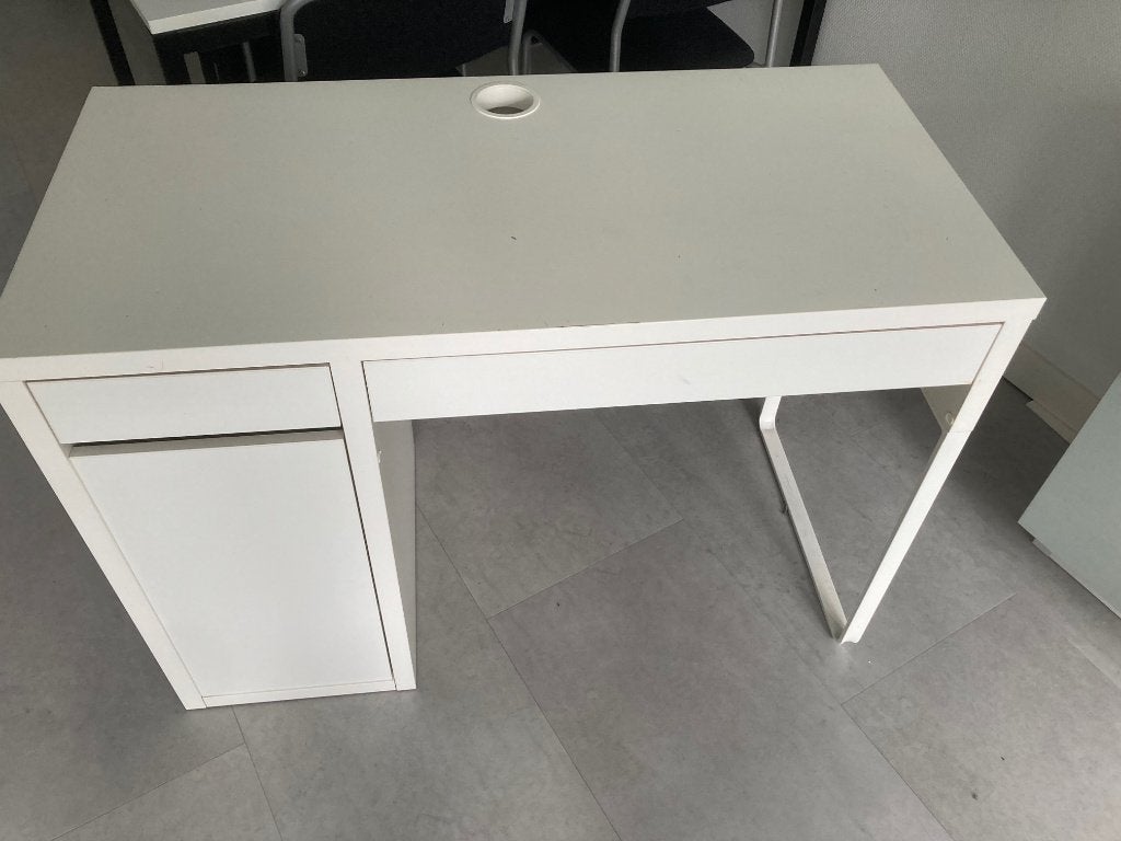 bureau (MICKE IKEA), Huis en Inrichting, Ophalen, 105 cm, Gebruikt, Hout