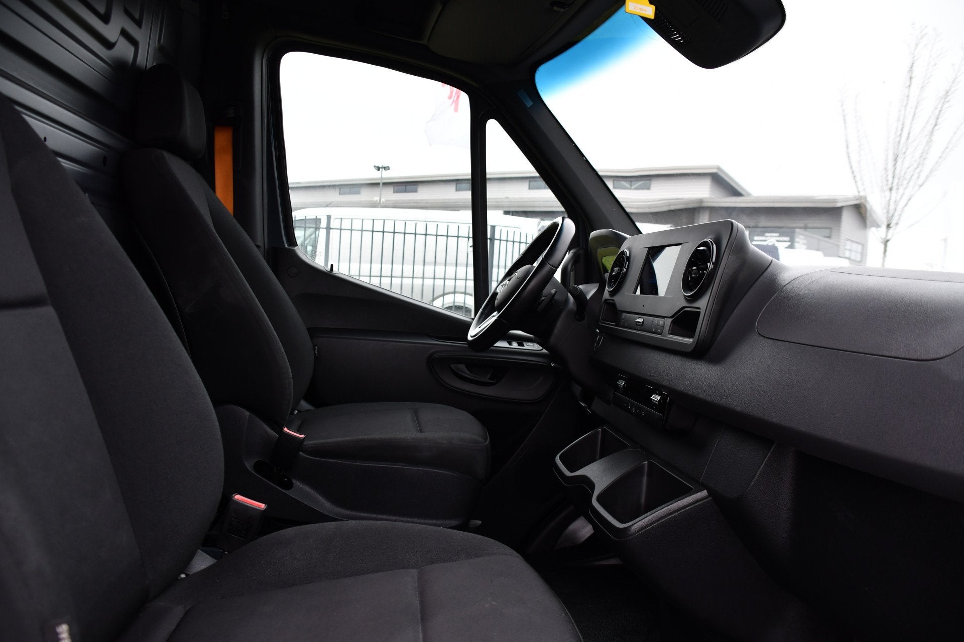 Foto 26 van Mercedes-Benz Sprinter 315 1.9 CDI L2H2 AMG Edition Adaptiev