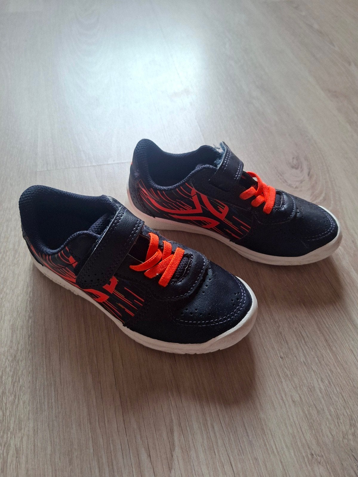 Gymschoenen maat 30, Sport en Fitness, Maat 36 t/m 42, Ophalen, Zo goed als nieuw, Turnschoenen