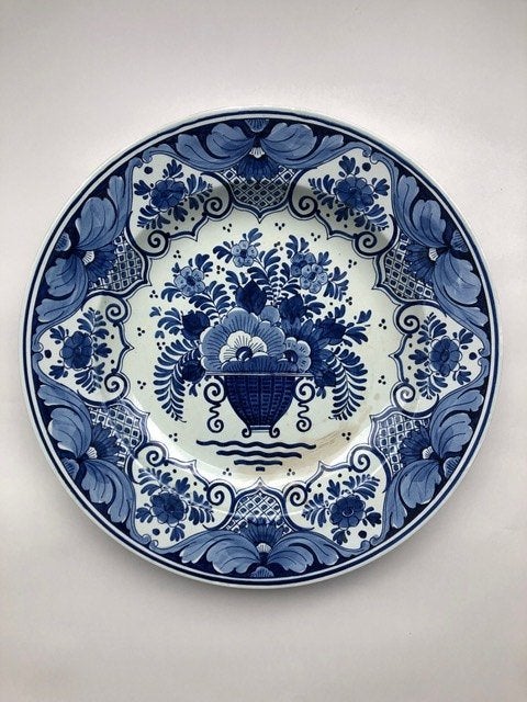 “Delfts Blauw” bord met bloemenmotief van Société Céramique, Ophalen