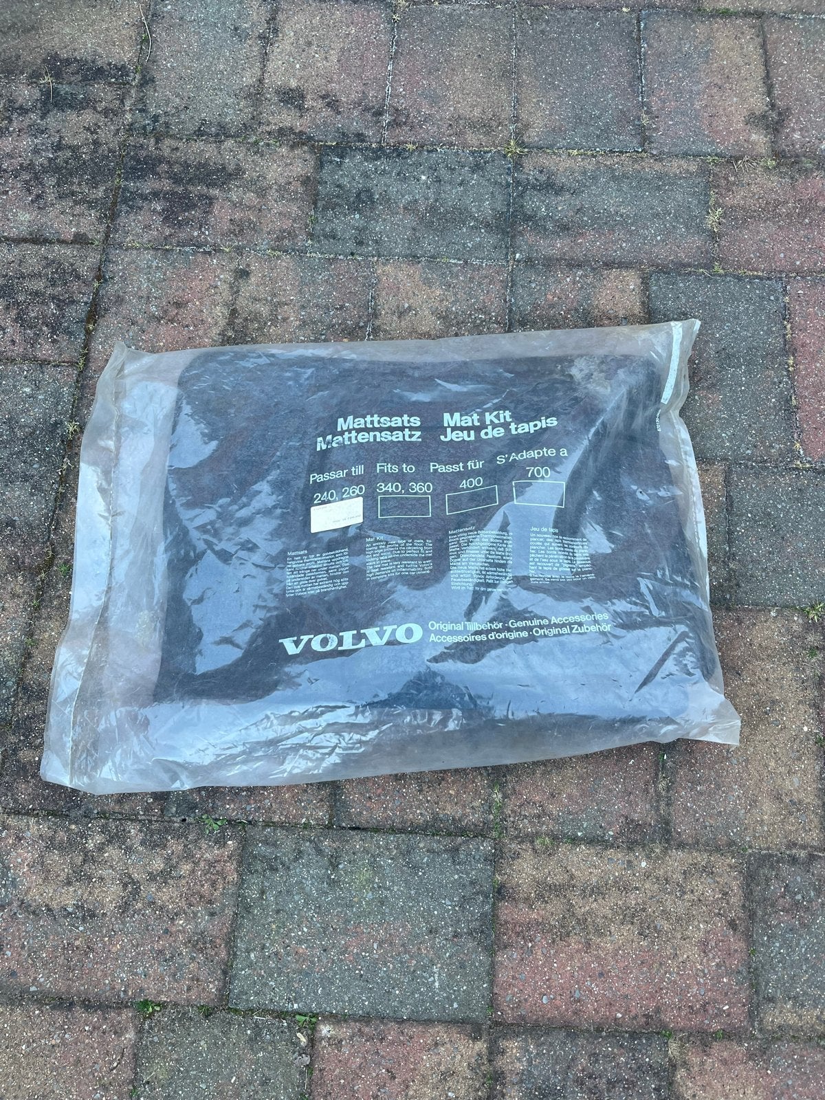 Originele Volvo 240 serie vloermattenset 4-delig - Nieuw, Ophalen, Nieuw
