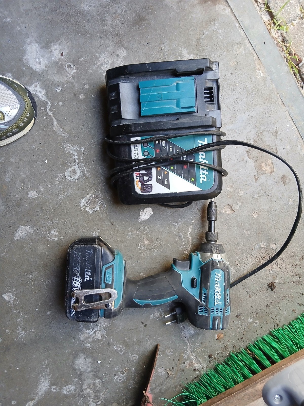 Makita Accuboormachine met lader en accu, Ophalen of Verzenden