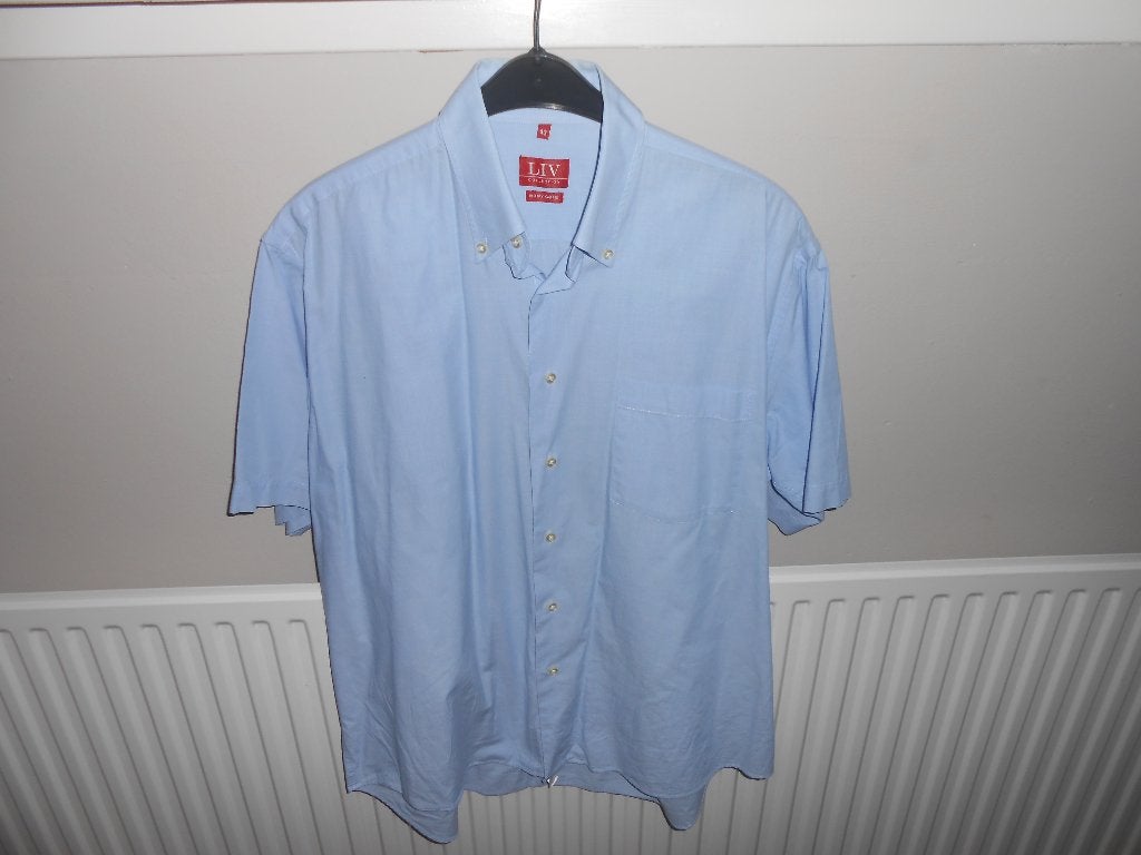 Mooie lichtblauwe blouse maat 43 van Liv, Kleding | Heren, Overhemden, Blauw, LIV, Ophalen of Verzenden, Gedragen