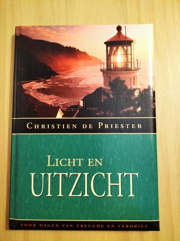 Licht en Uitzicht - Christien de Priester, Christien de Priester, Ophalen of Verzenden, Zo goed als nieuw, Eén auteur