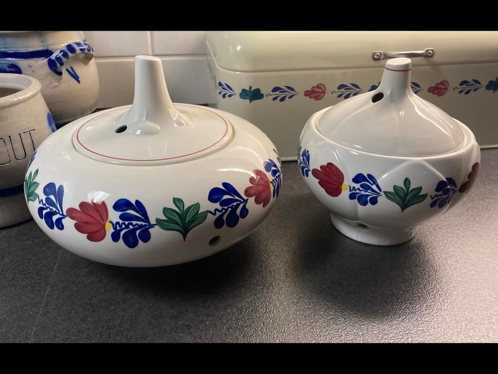 Boerenbont uienpot en knoflookpot als nieuw, Huis en Inrichting, Ophalen of Verzenden, Aardewerk, Boerenbont, Schaal of Schalen