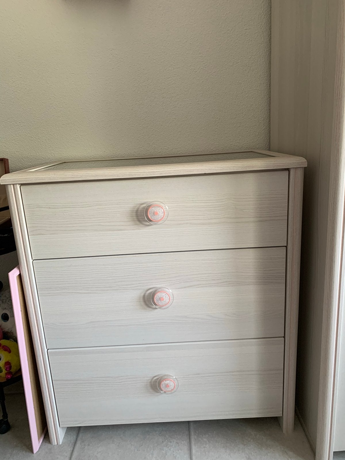 Leuke kommode met glasplaat en 3 laden, Ophalen, Gebruikt, 50 tot 100 cm, Glas