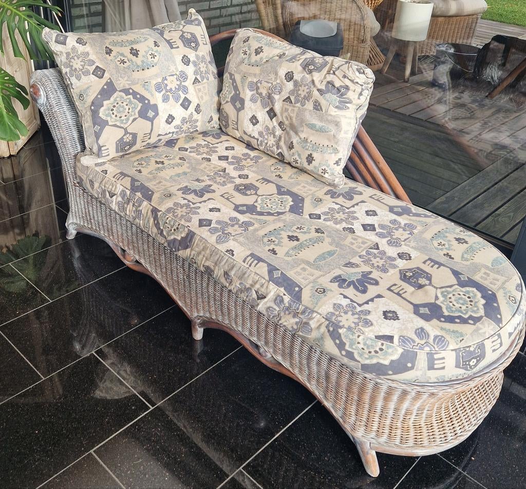 Stijlvolle rotan chaise longue met kussens, Huis en Inrichting, Banken | Sofa's en Chaises Longues, Ophalen, Gebruikt, Eenpersoons