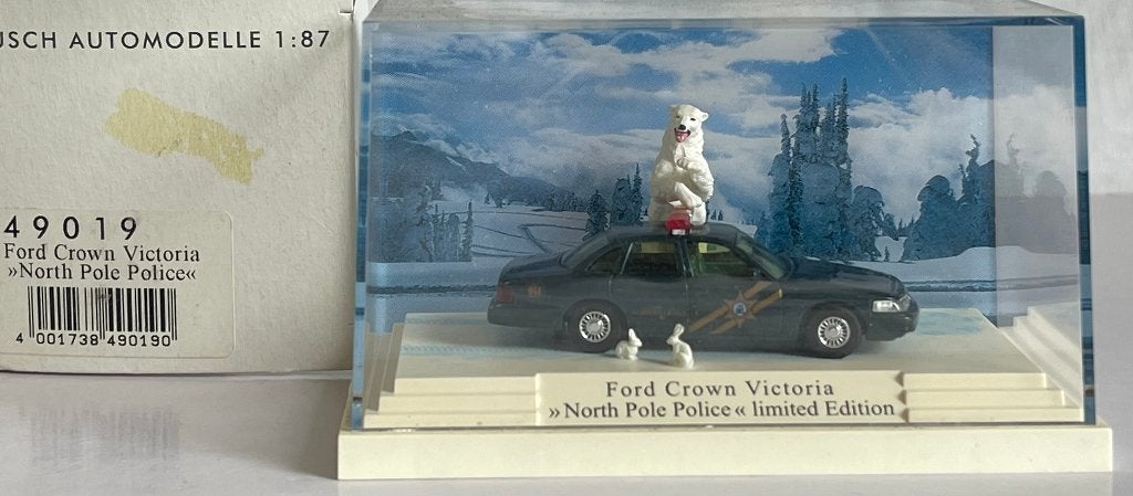 Busch 49019 Ford Crown Victoria "North Pole Police", Ophalen of Verzenden, Zo goed als nieuw, Auto, Overige merken