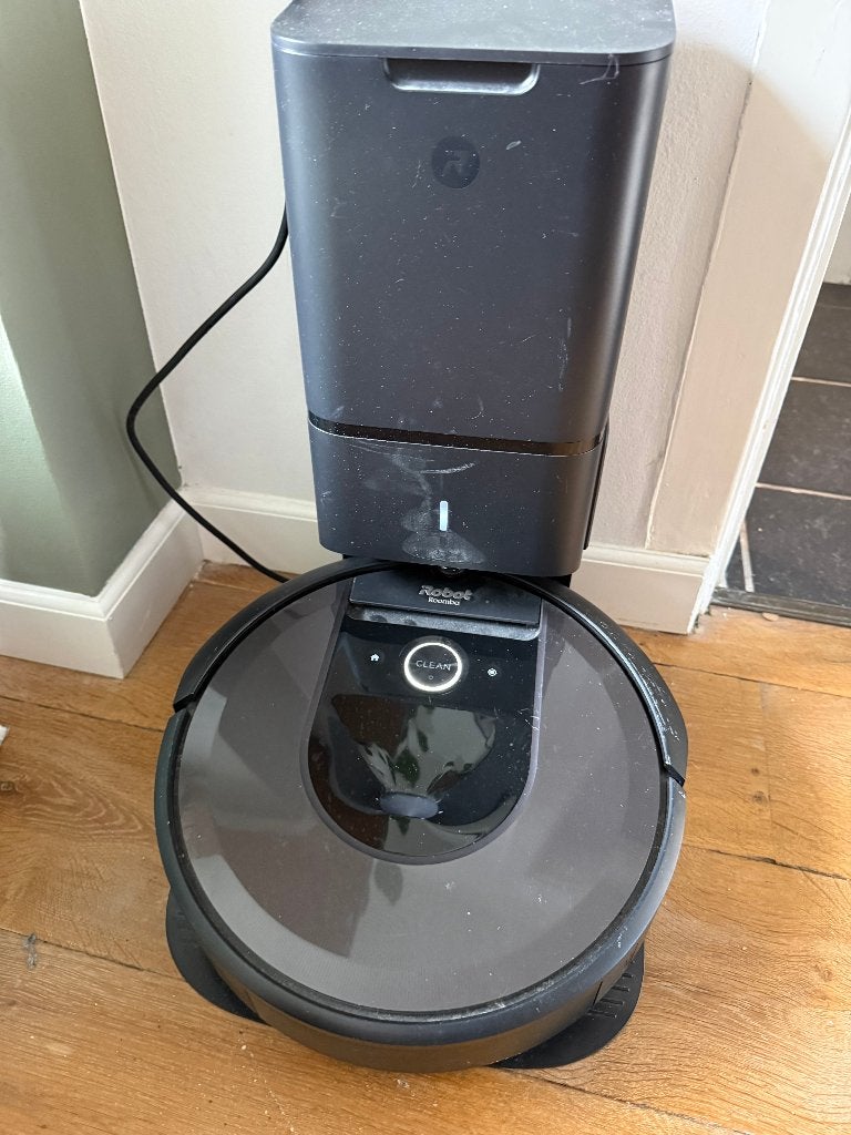 iRobot Roomba i7 Robotstofzuiger met zelflegende basis, Gebruikt, IRobot, Ophalen of Verzenden, Bedienbaar via app