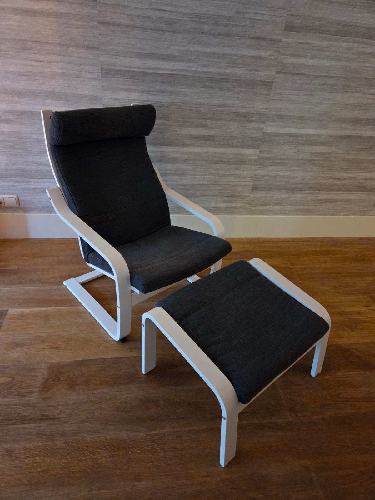 IKEA Poäng Fauteuil met voetenbank - Grijs/Wit, Ophalen, Modern, Scandinavisch, 75 tot 100 cm, Zo goed als nieuw
