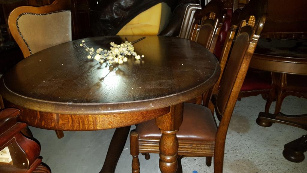 Klassiek eiken eetkamers stoelen en tafel, Ophalen, Gebruikt, Bruin